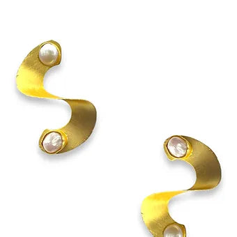 S & S Pearl Earrinngs