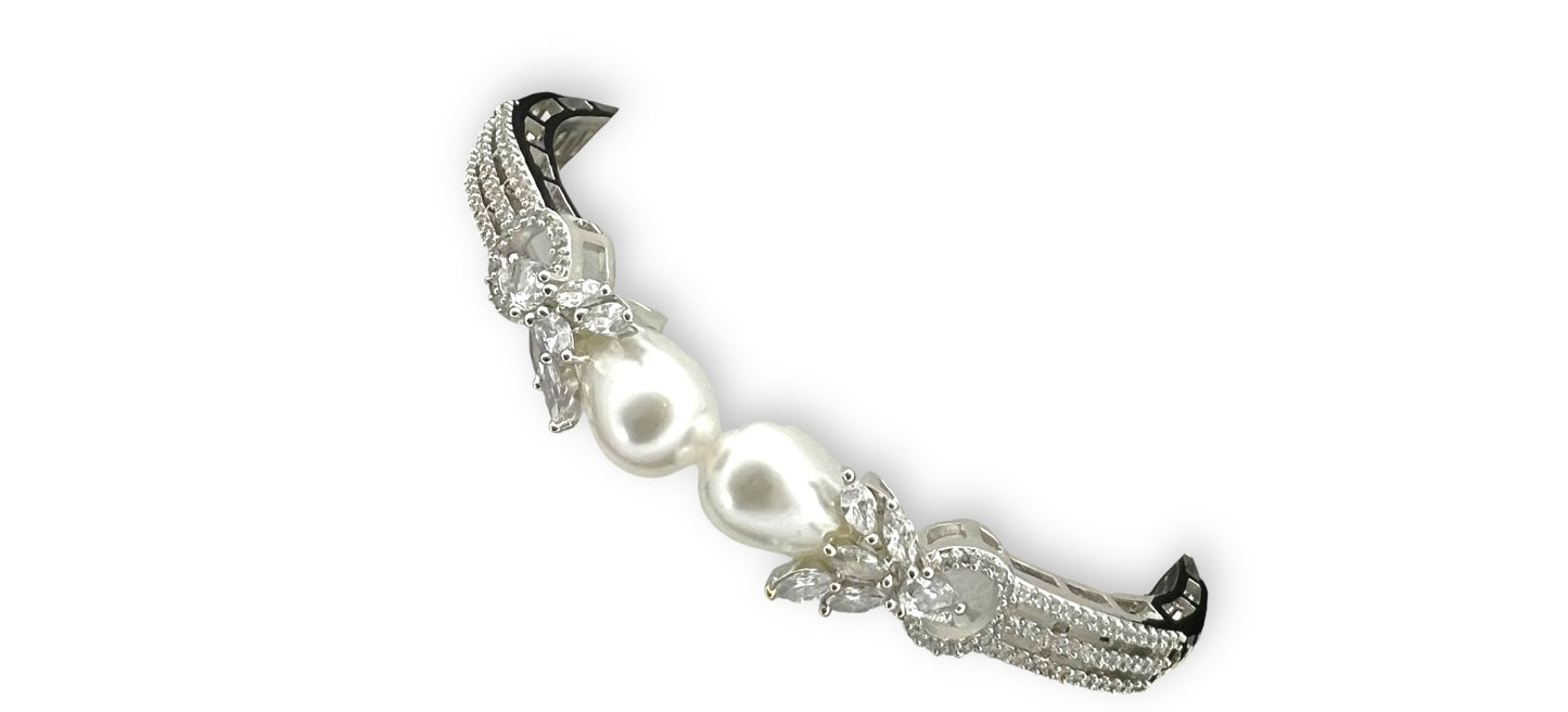 Slip on Pearl Bracelet